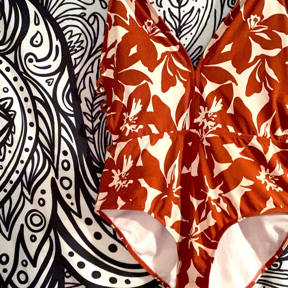 NEW w/o tAgs Woman’s bathing suit 🩱